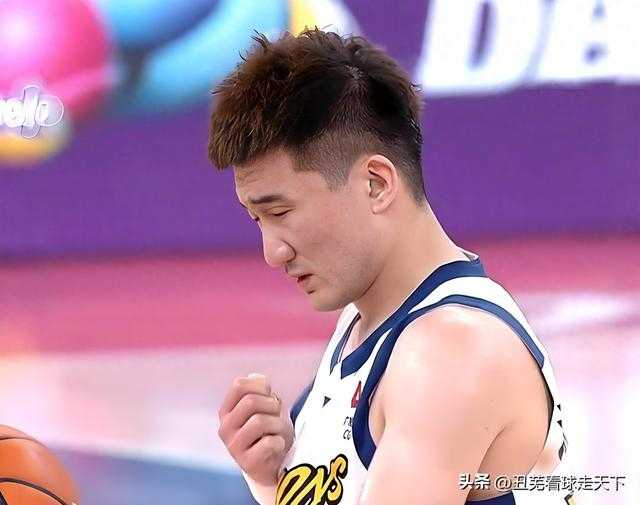 决战时刻，三名顶薪球员枯坐板凳，可惜可叹